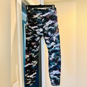 Lululemon Wunder Train high-rise crop 23”